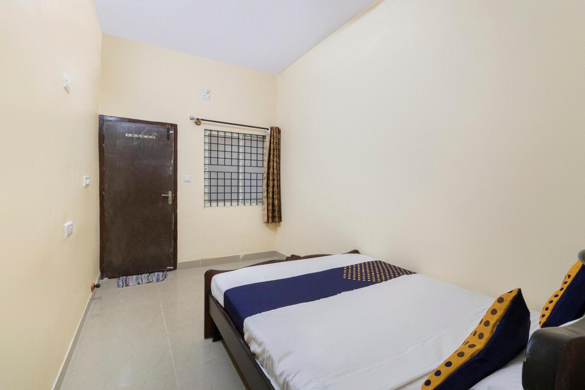 Spot On Ssr Lodging And Boarding Bangalore Exterior photo